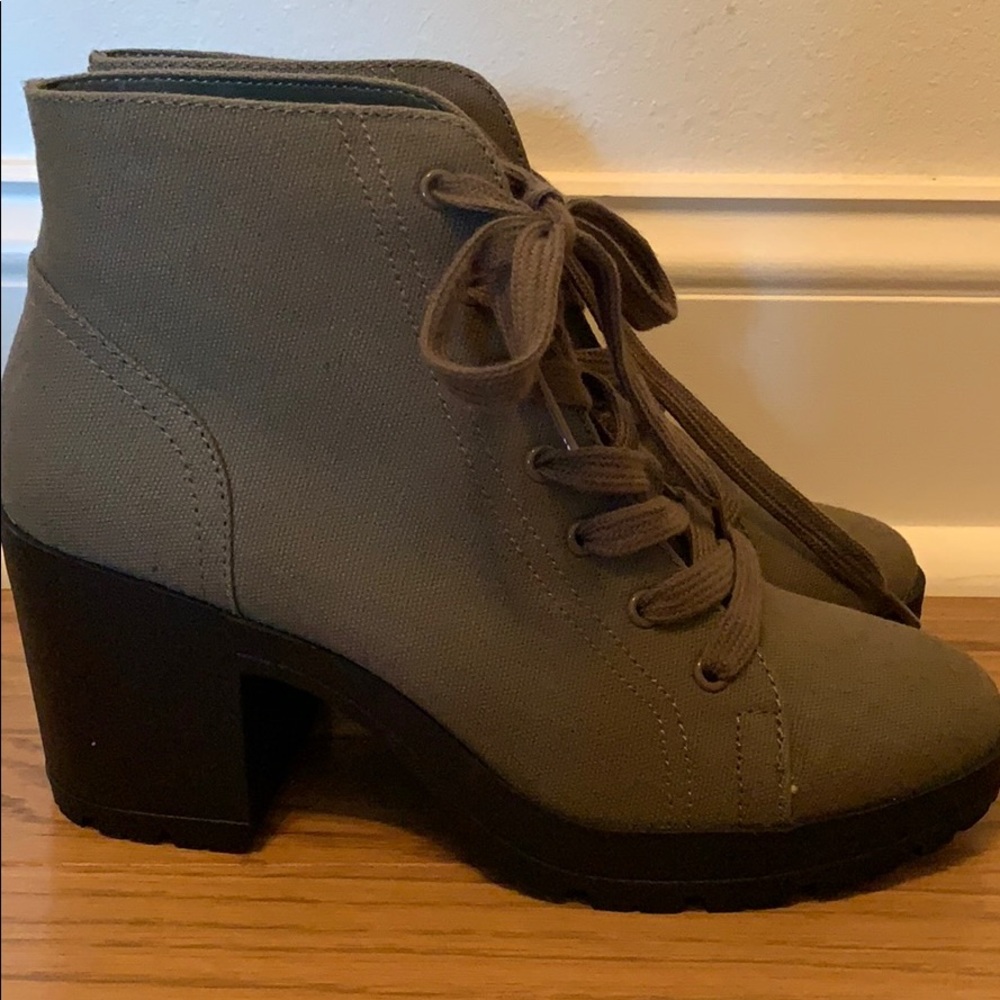 Mix No 6 Olive Green Booties Women’s Size 8